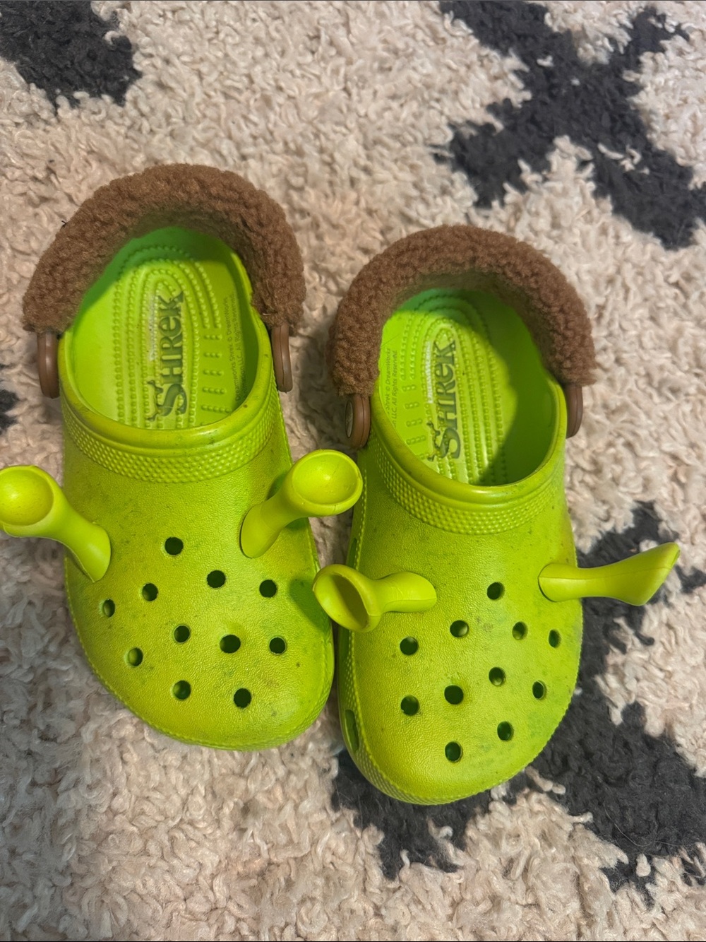 Shrek Crocs Shoes Women’s size size 6 Men’s size 4
